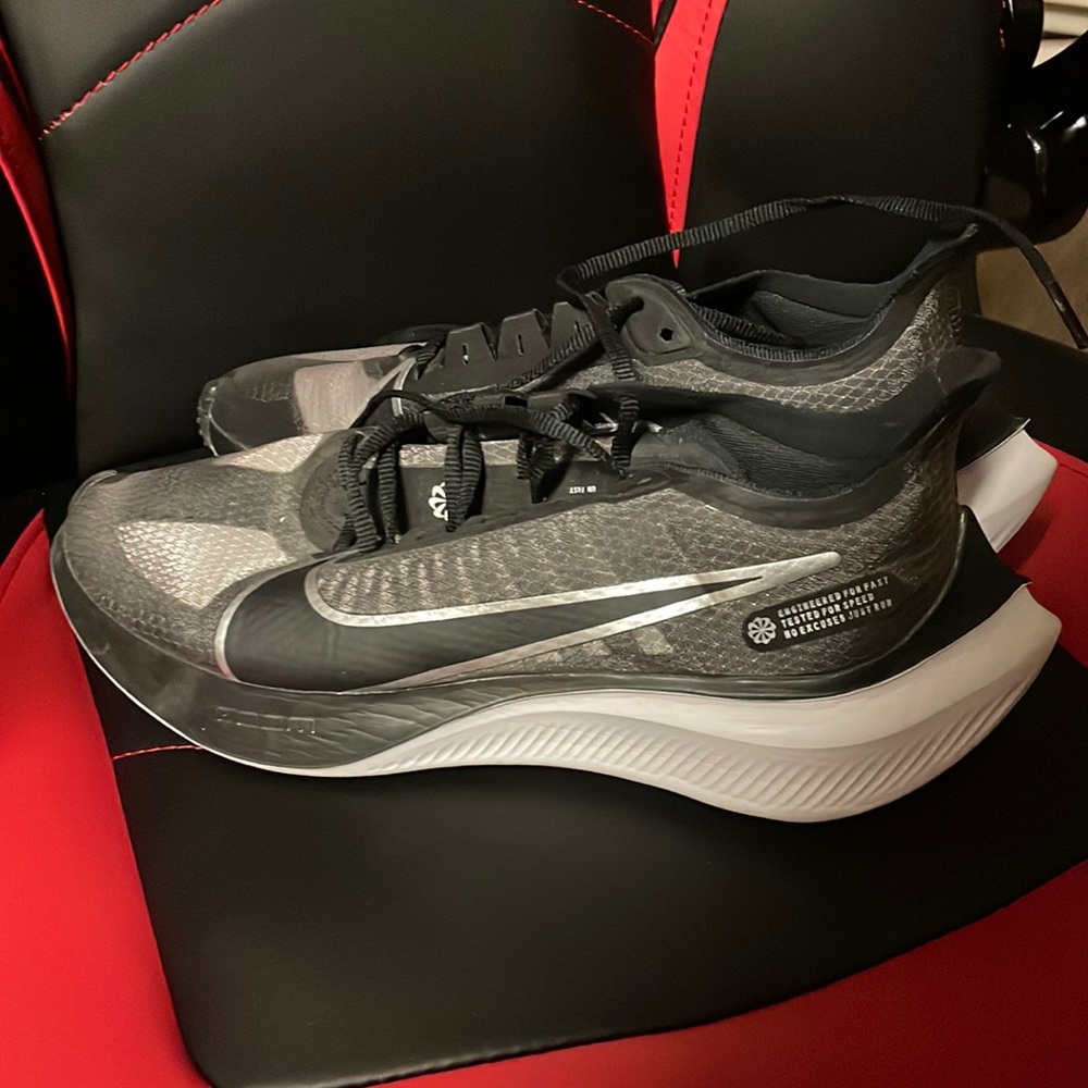 WOMEN'S NIKE ZOOM GRAVITY